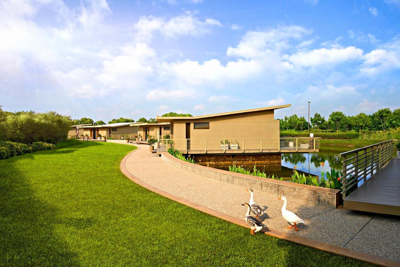 Life At Repose- Lake Villas Resort & Club Chor Warodra Exterior foto