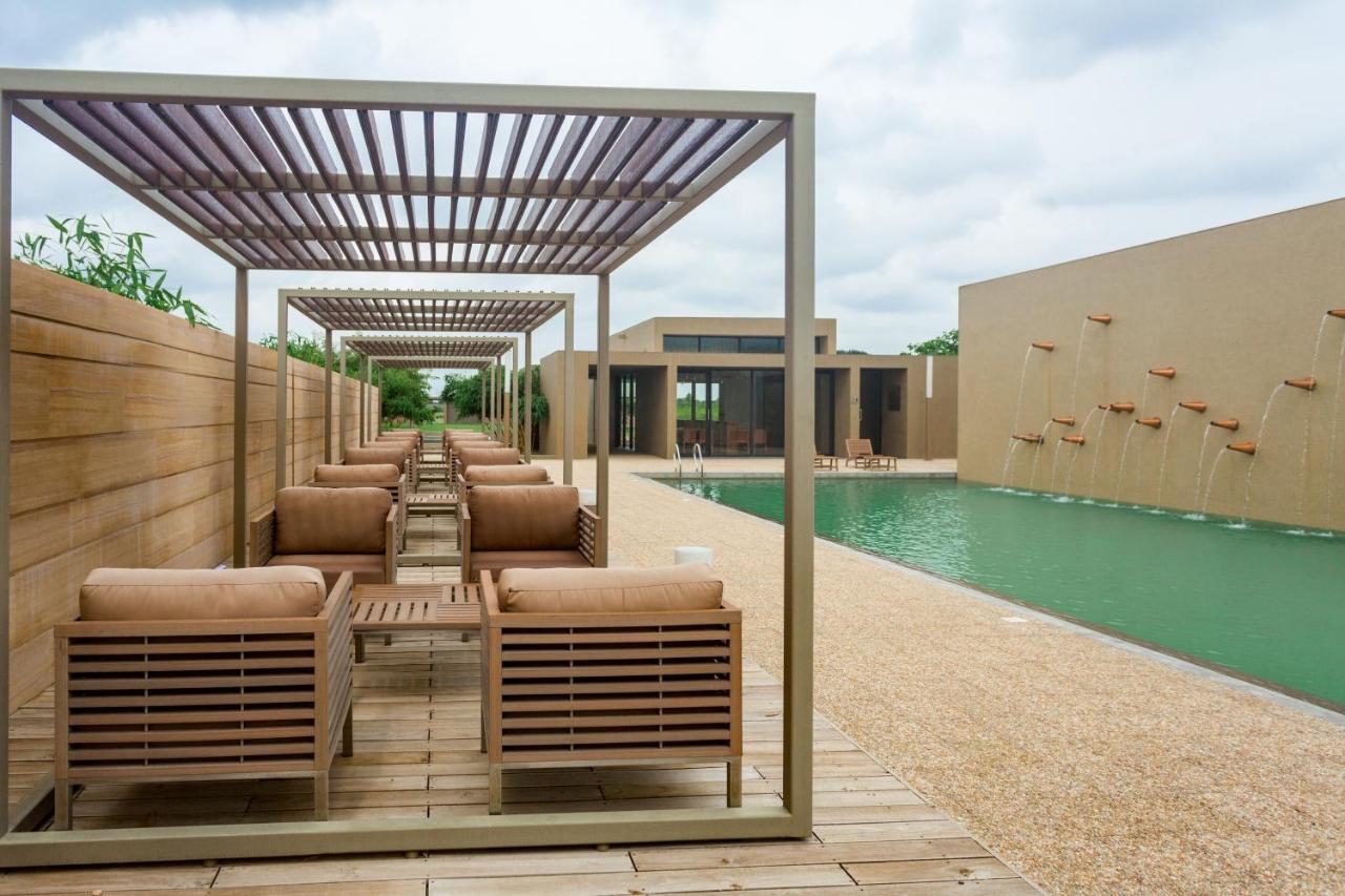 Life At Repose- Lake Villas Resort & Club Chor Warodra Exterior foto