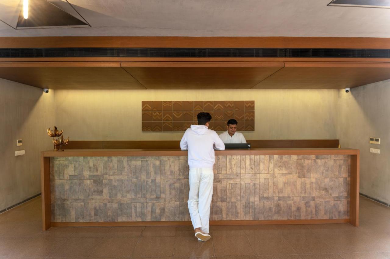 Life At Repose- Lake Villas Resort & Club Chor Warodra Exterior foto