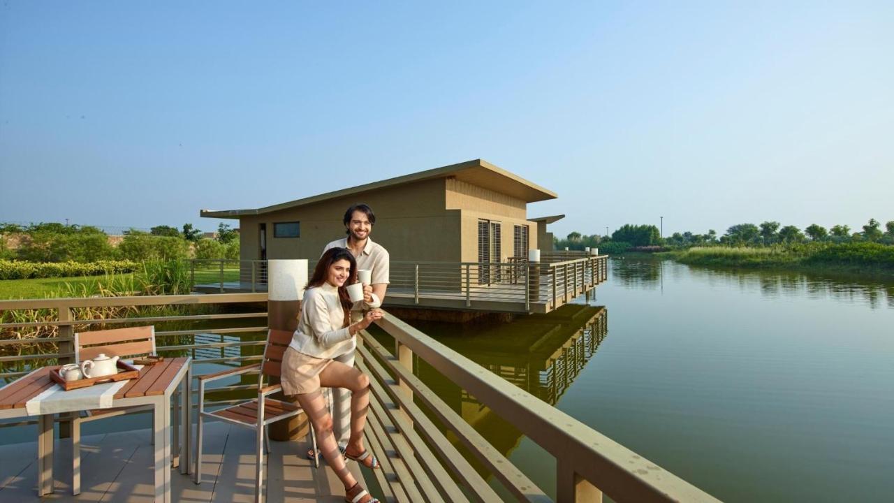 Life At Repose- Lake Villas Resort & Club Chor Warodra Exterior foto
