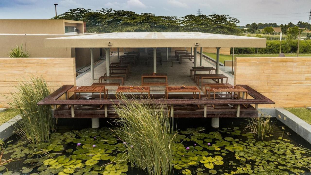 Life At Repose- Lake Villas Resort & Club Chor Warodra Exterior foto