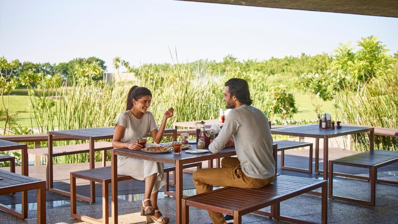 Life At Repose- Lake Villas Resort & Club Chor Warodra Exterior foto